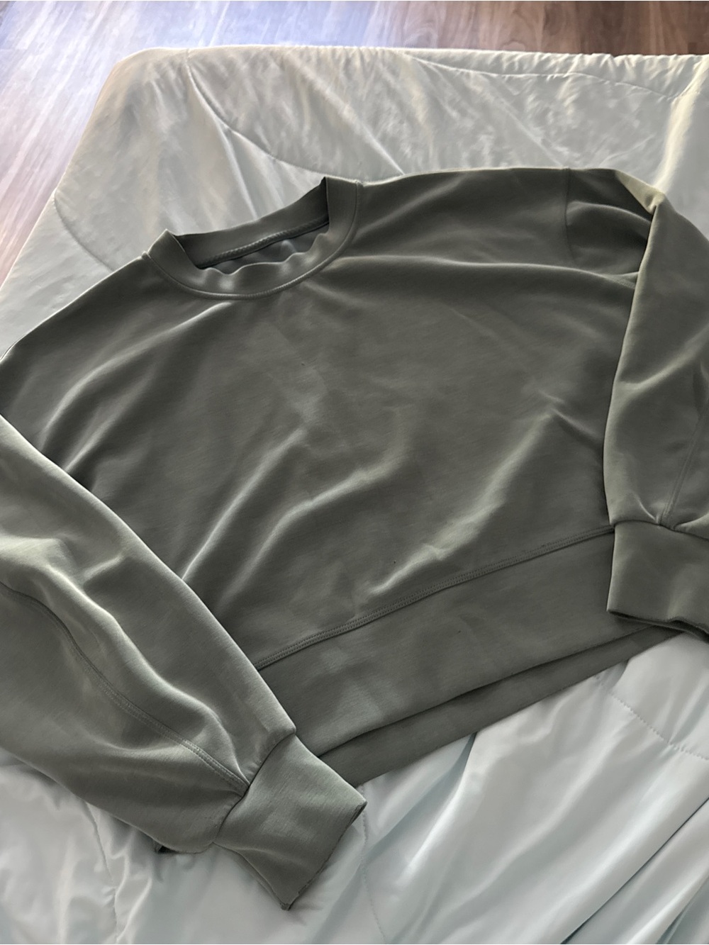 AS IS Lululemon Softstreme Perfectly Oversized Cropped Crew Size 6- Army
Green.